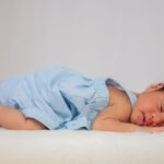 safe newborn photo posing tips